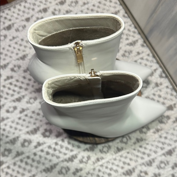 Elegant White Ankle Boot Stiletto Women's 7.5 Classic Elegant Sophisticated EUC - Picture 8 of 14